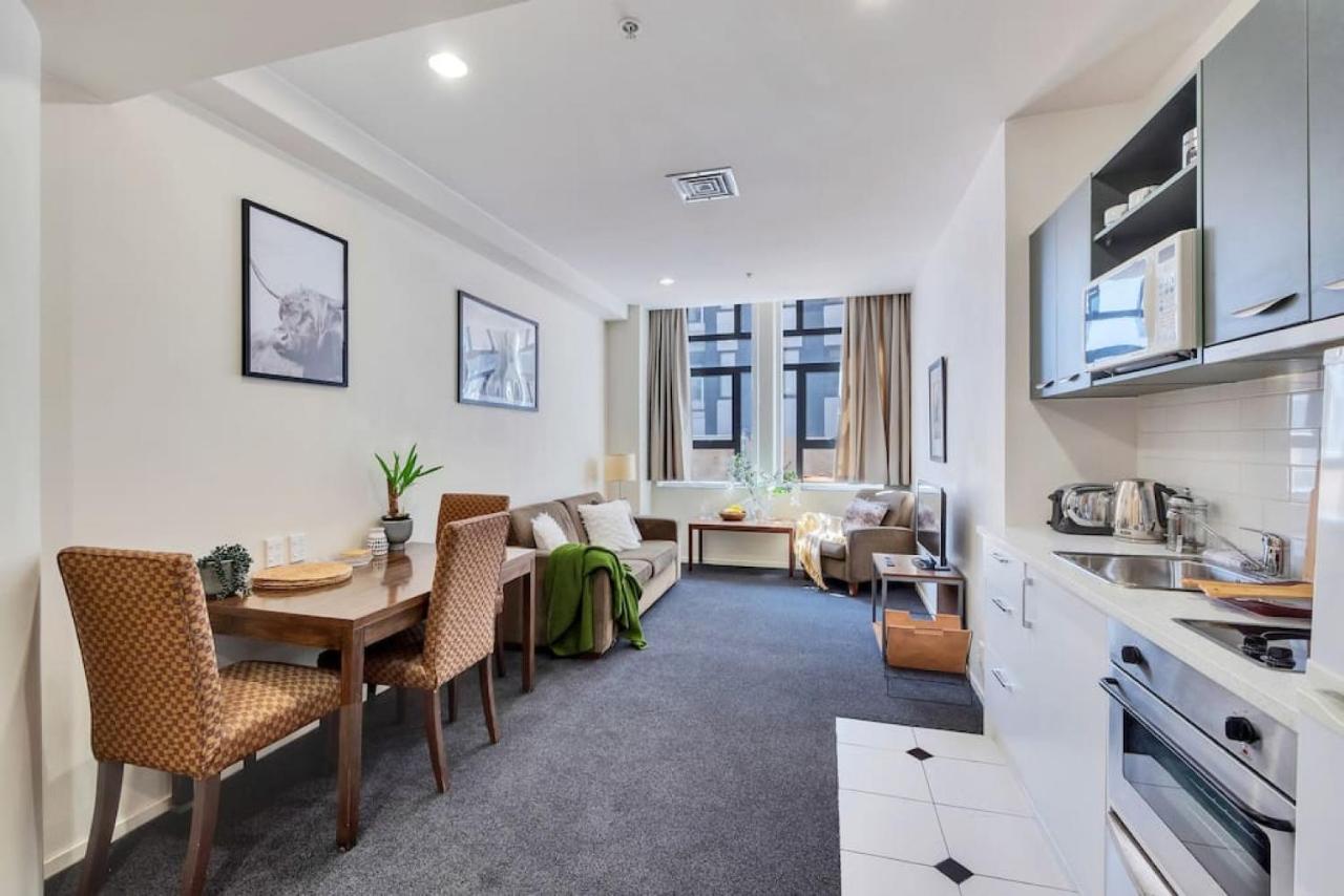 Urban Deco Apartment On Queen Street Auckland Eksteriør billede