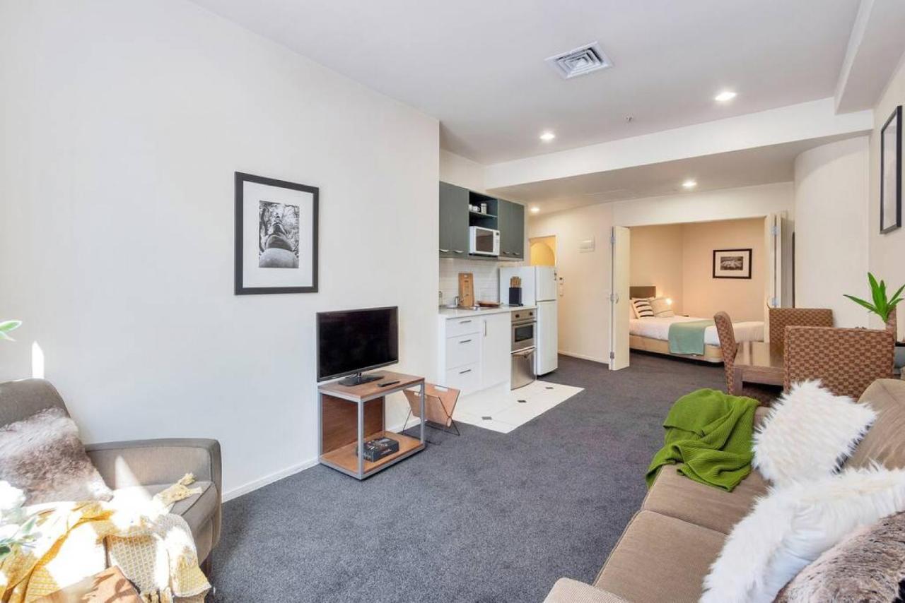 Urban Deco Apartment On Queen Street Auckland Eksteriør billede