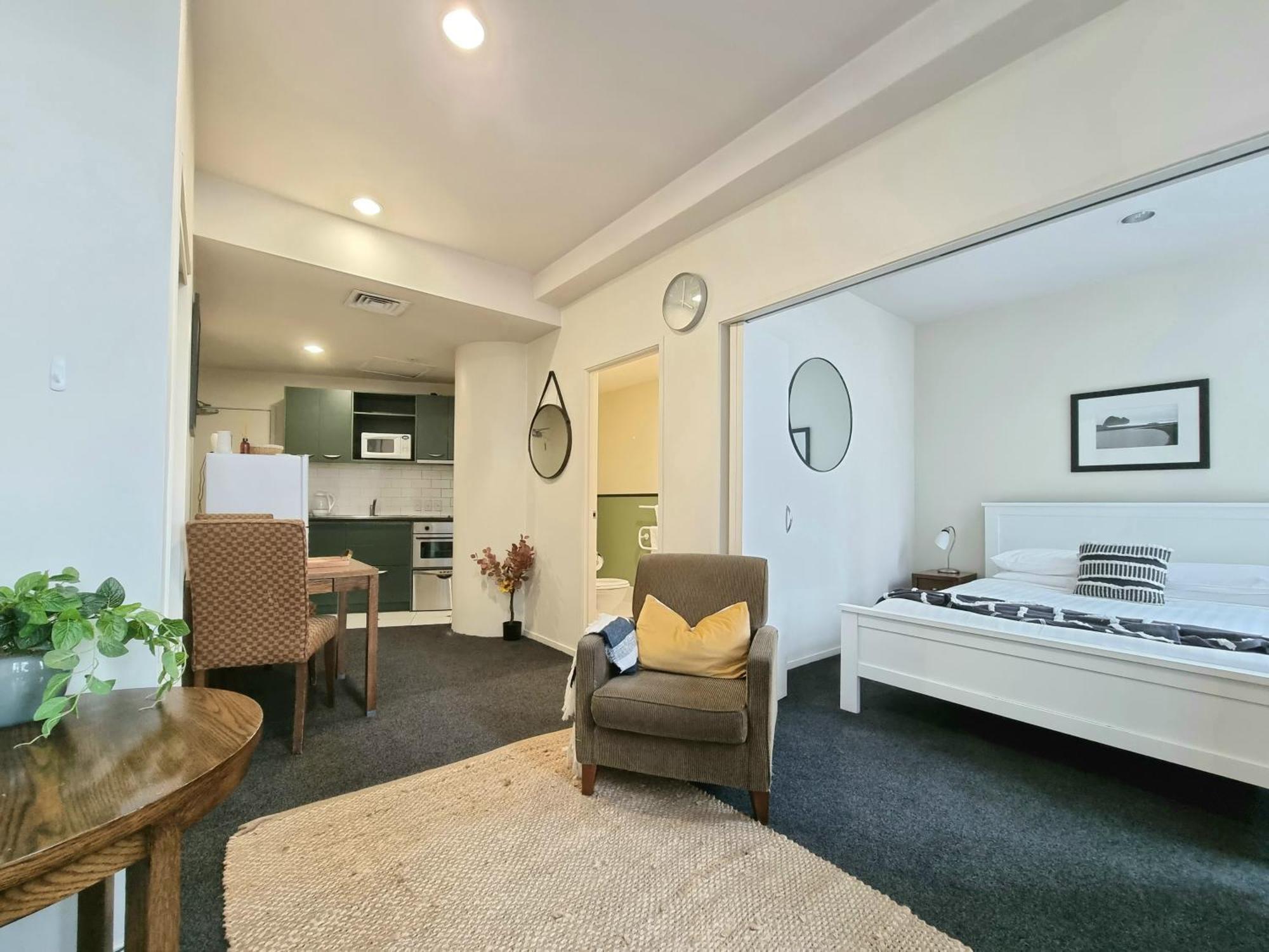 Urban Deco Apartment On Queen Street Auckland Værelse billede