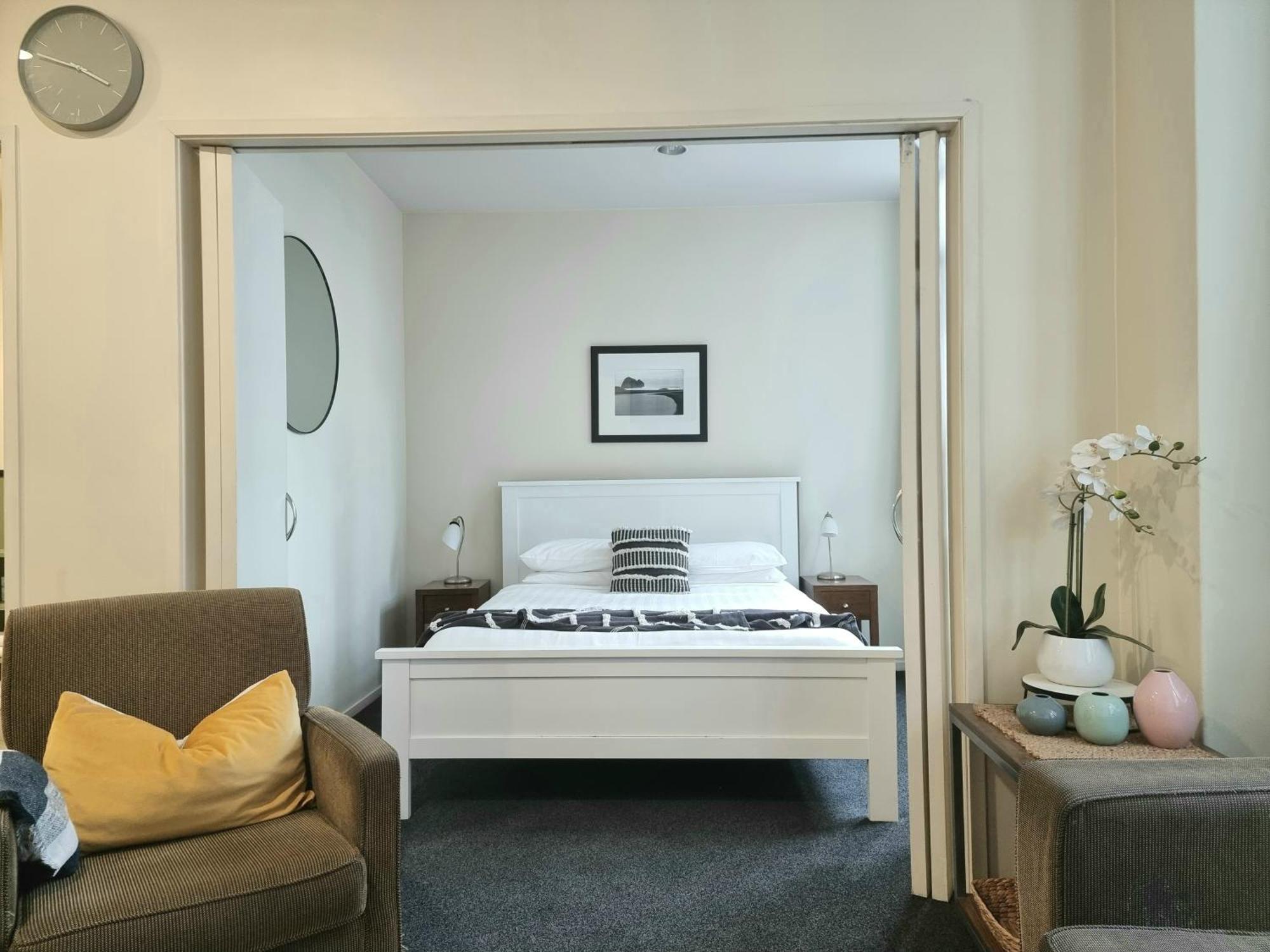 Urban Deco Apartment On Queen Street Auckland Værelse billede